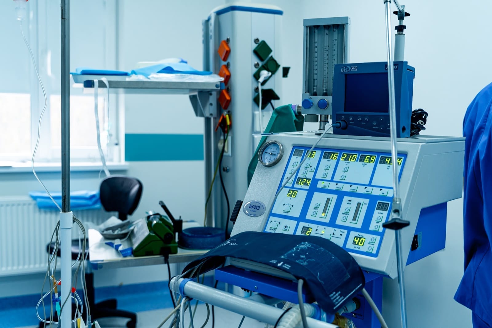 Critical care monitoring equipment in an intensive care unit